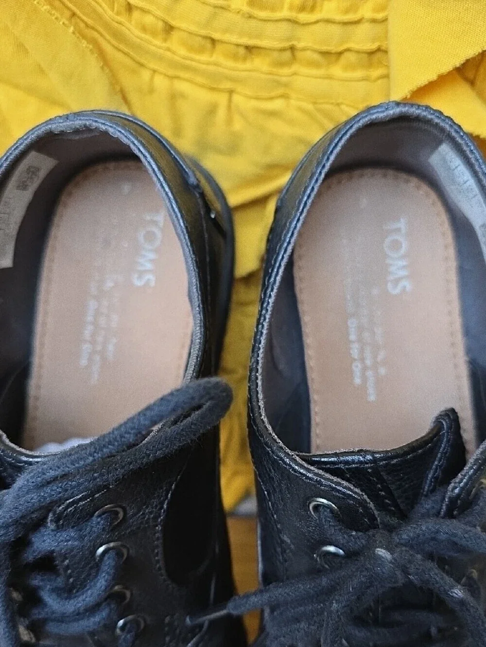Toms Boys Black Leather Lace-Up Oxfords Size 4